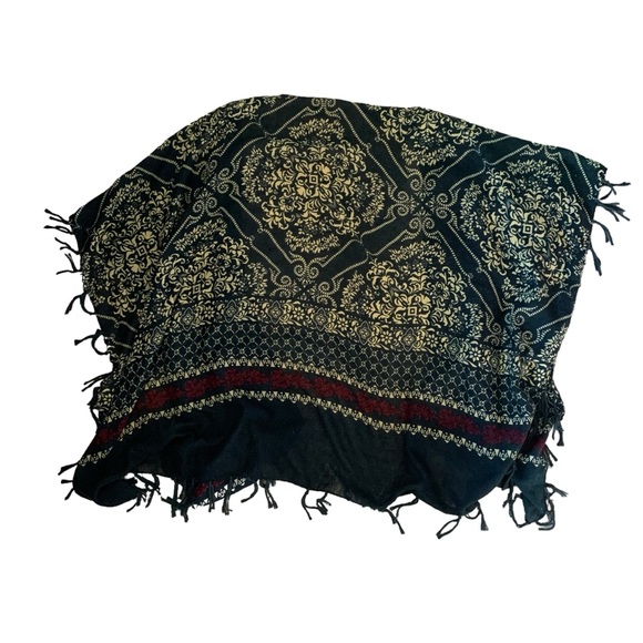 Boho hippie casual black red and taupe shawl size small with tassles - Picture 3 of 7